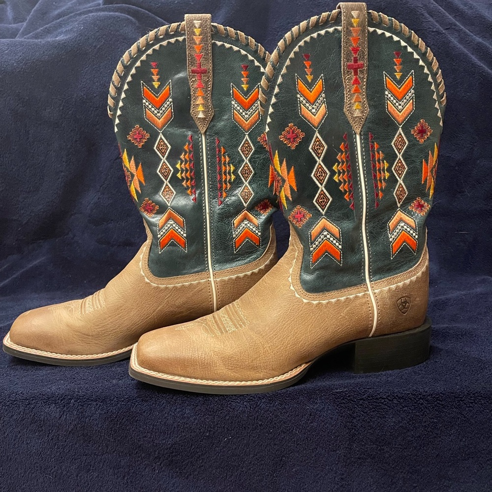👢Ariat Boots- women size 10. Brown, Teal, Red and Orange